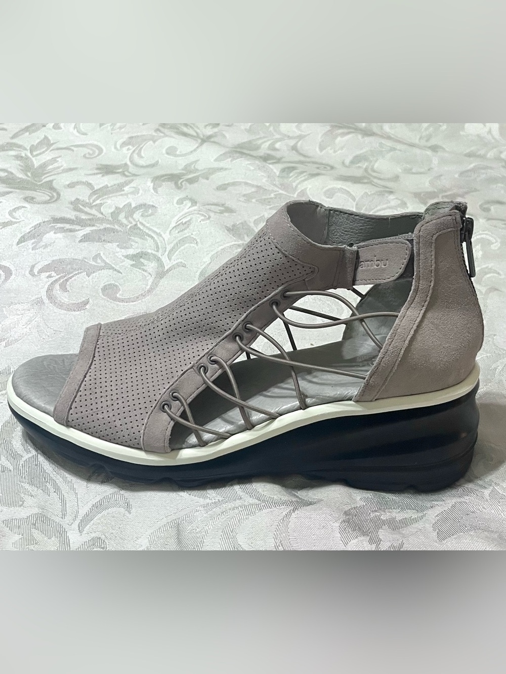 Jambu Naomi Wedge Sandals Light Grey Perforated Suede Leather Back Zippers 10